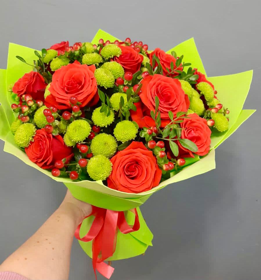 Букет цветов из: Хризантемы и Розы в Горном Новосибирской области