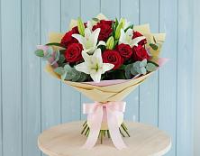 Букет цветов из:  Лилии и Розы в Горном Новосибирской области