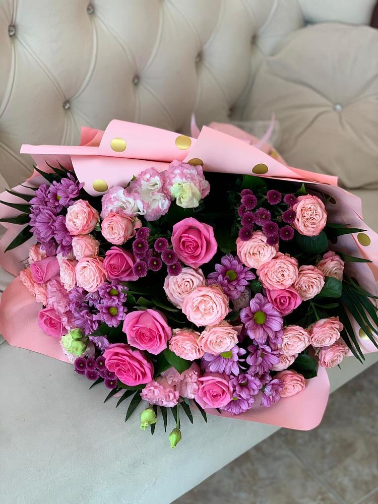 Букет цветов из: Хризантемы, Розы и Лизиантусы в Горном Новосибирской области