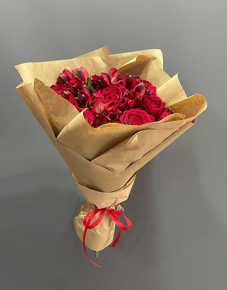 Букет цветов из: Альстромерии и Розы в Горном Новосибирской области