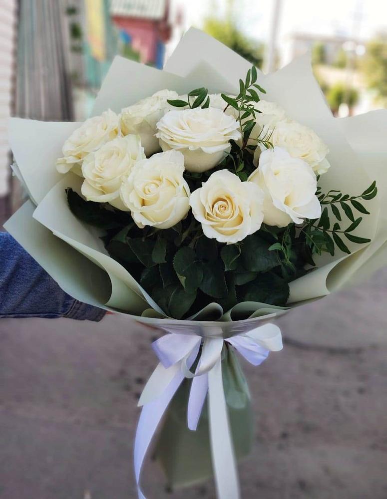 Букет Белые розы Проуд в Горном Новосибирской области