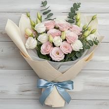 Букет цветов из:  Лизиантусы в Горном Новосибирской области