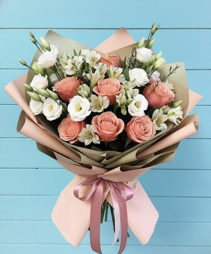 Букет цветов из: Розы, Альстромерии и Лизиантусы в Горном Новосибирской области
