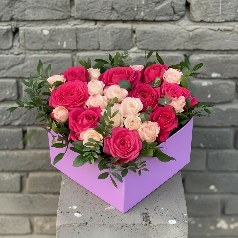 Цветочная композиция из Розы в коробке в Горном Новосибирской области