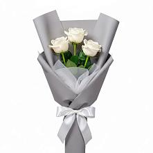 Букет 3 белые розы в Горном Новосибирской области