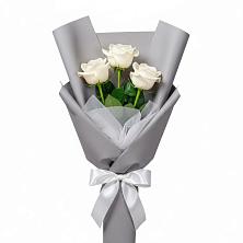 Букет 3 белые розы в Горном Новосибирской области
