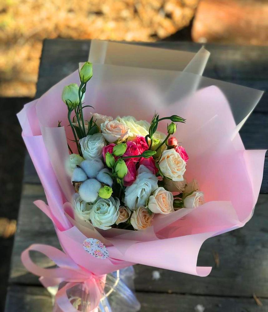 Букет цветов из: Розы и Лизиантусы в Горном Новосибирской области