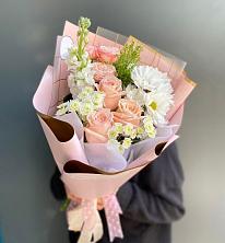 Букет цветов из:  Хризантемы и Розы в Горном Новосибирской области