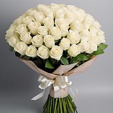 Букет 101 беля роза Белоснежка в Горном Новосибирской области