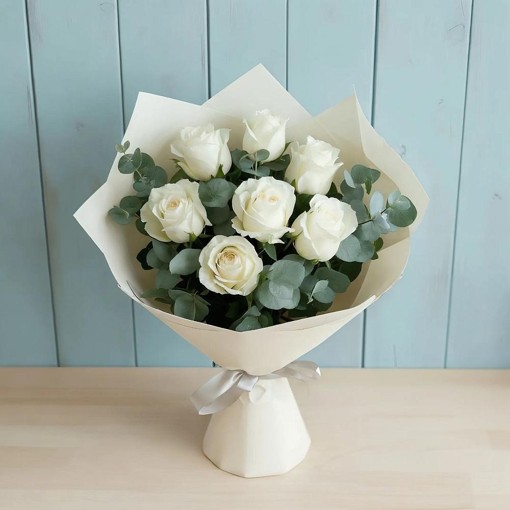 Букет Белые розы в Эвкалипте в Горном Новосибирской области