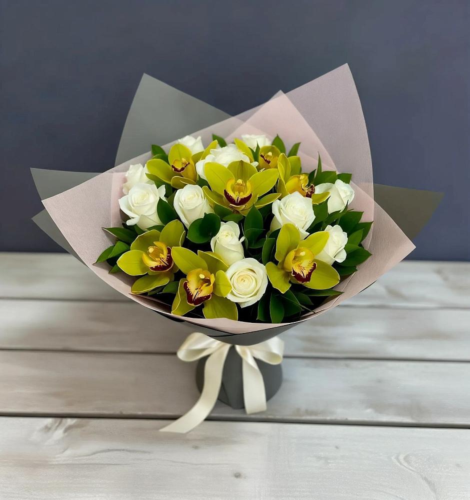 Букет цветов из: Орхидеи и Розы в Горном Новосибирской области