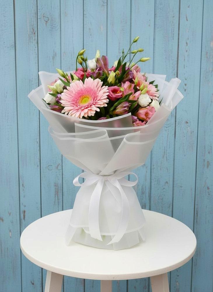 Букет цветов из: Герберы, Альстромерии и Лизиантусы в Горном Новосибирской области