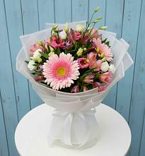 Букет цветов из:  Герберы, Альстромерии и Лизиантусы в Горном Новосибирской области