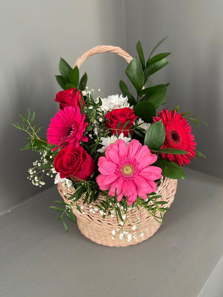 Цветочная композиция из Розы, Хризантемы и Герберы в корзине в Горном Новосибирской области