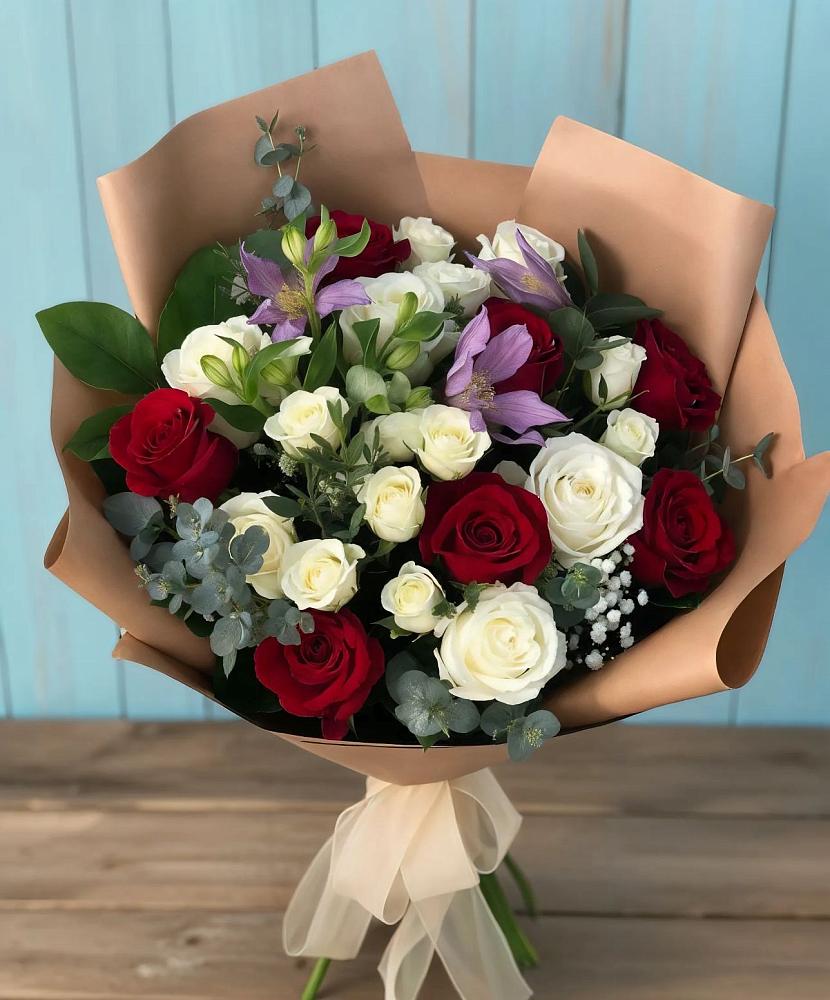 Букет цветов из: Розы и Альстромерии в Горном Новосибирской области
