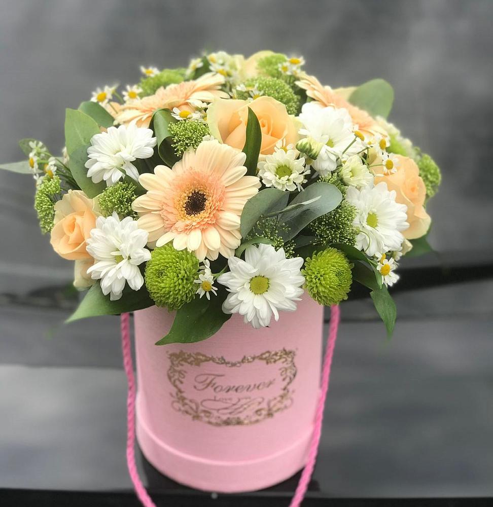 Цветочная композиция из Розы, Герберы и Хризантемы в шляпной коробке в Горном Новосибирской области