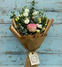 Букет цветов из:  Розы и Лизиантусы в Горном Новосибирской области