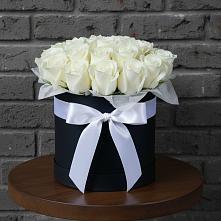 Цветочная композиция из Розы в шляпной коробке в Горном Новосибирской области