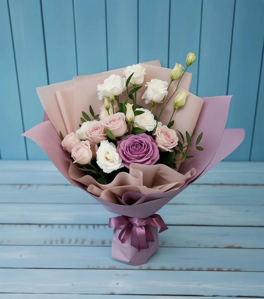 Букет цветов из: Розы и Лизиантусы в Горном Новосибирской области